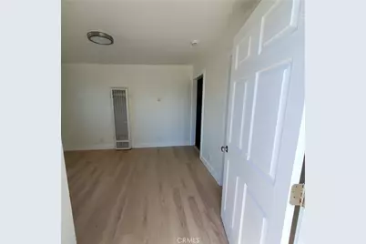 246 E 87th Place, Los Angeles, CA 90003 - Photo 12