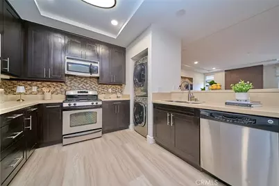 5525 W Olympic Boulevard #202, Los Angeles, CA 90036 - Photo 14