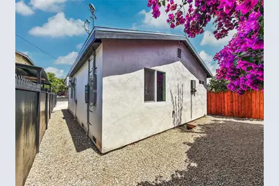 126 &126 1/2 W Century Boulevard, Los Angeles, CA 90003 - Photo 36