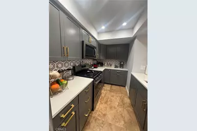 2700 Cahuenga Boulevard #4223, Los Angeles, CA 90068 - Photo 2
