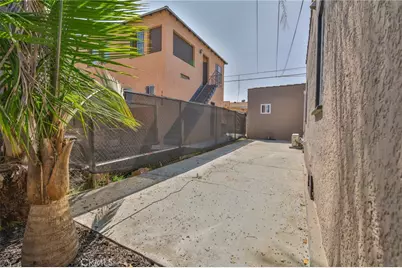 8110 S Denker, Los Angeles, CA 90047 - Photo 34