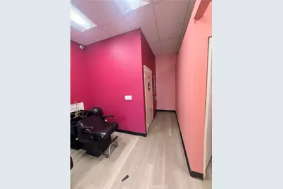 18601 Sherman Way #F, Reseda, CA 91335 - Photo 12