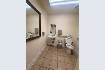 18601 Sherman Way #F, Reseda, CA 91335 - Photo 14
