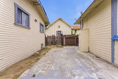 1107 Mahanna, Long Beach, CA 90813 - Photo 34