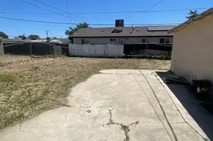 514 L, Bakersfield, CA 93304 - Photo 16