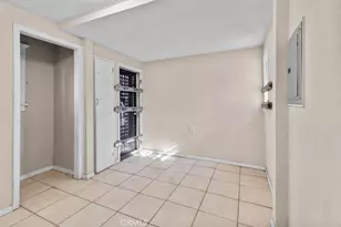324 W 47th Pl, Los Angeles, CA 90037 - Photo 32
