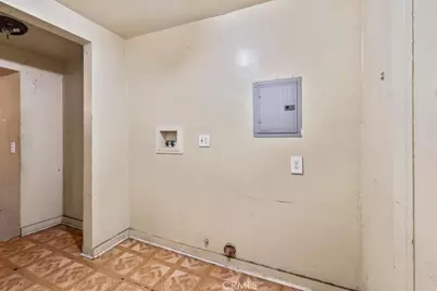 324 W 47th Place, Los Angeles, CA 90037 - Photo 40