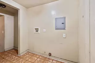 324 W 47th Pl, Los Angeles, CA 90037 - Photo 40