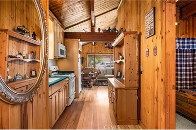 906 W Country Club Boulevard, Big Bear City, CA 92314 - Photo 16