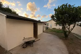 324 E 84th St, Los Angeles, CA 90003 - Photo 20