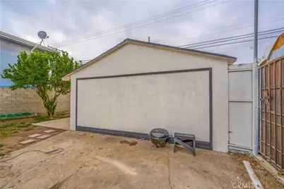 324 E 84th Street, Los Angeles, CA 90003 - Photo 26