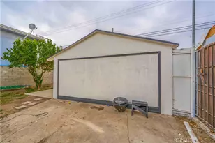 324 E 84th St, Los Angeles, CA 90003 - Photo 26