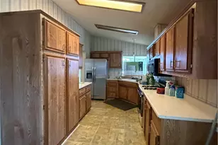 9161 Santa Fe E Ave, Hesperia, CA 92345 - Photo 10