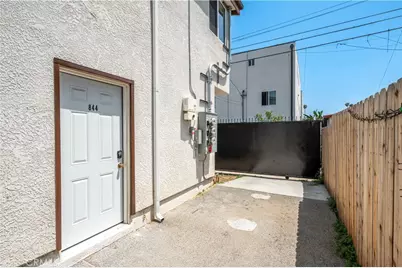 844 W 78th Street, Los Angeles, CA 90044 - Photo 20