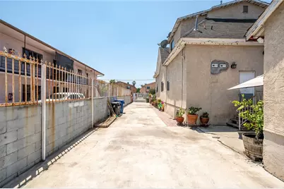 221 E 25th, Los Angeles, CA 90011 - Photo 42