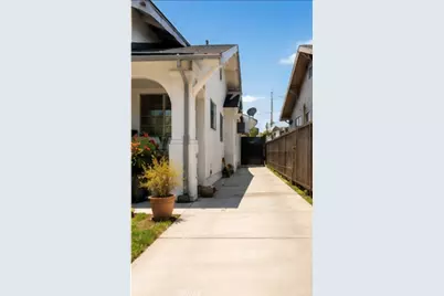 844 56th Street, Los Angeles, CA 90037 - Photo 18