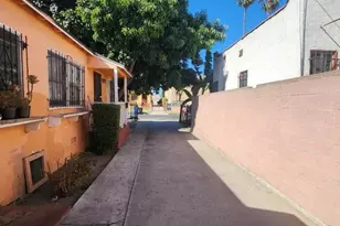 1214 W 85th St, Los Angeles, CA 90044 - Photo 4