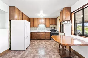 323 E 185th St, Carson, CA 90746 - Photo 10