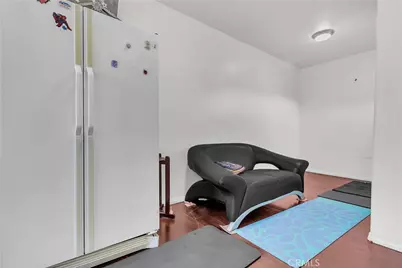908 W 57th St, Los Angeles, CA 90037 - Photo 24