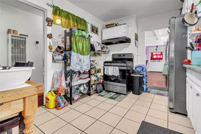 908 W 57th St, Los Angeles, CA 90037 - Photo 10