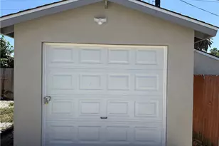 1546 W 70th St, Los Angeles, CA 90047 - Photo 22