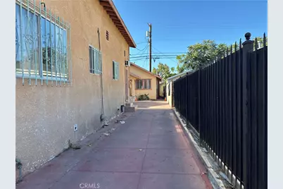 1137 W 61st, Los Angeles, CA 90044 - Photo 4