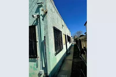 330 W 56th St, Los Angeles, CA 90037 - Photo 2
