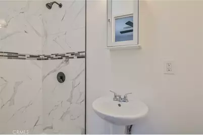 8511 Maie, Los Angeles, CA 90001 - Photo 18
