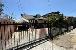 336 W 45th St, Los Angeles, CA 90037 - Photo 2