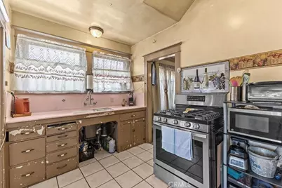 1119 W 84th Place, Los Angeles, CA 90044 - Photo 16
