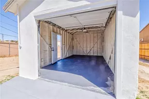 124 W Fredricks, Barstow, CA 92311 - Photo 46