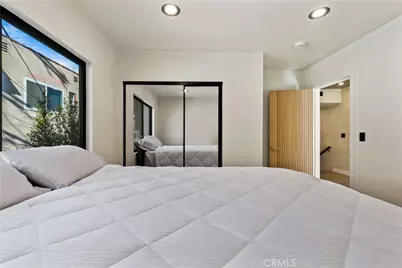 1734 Redesdale Avenue, Los Angeles, CA 90026 - Photo 22