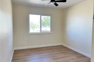 13377 Paramount Rd, Phelan, CA 92371 - Photo 16