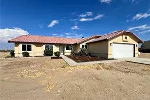 13377 Paramount Rd, Phelan, CA 92371 - Photo 2