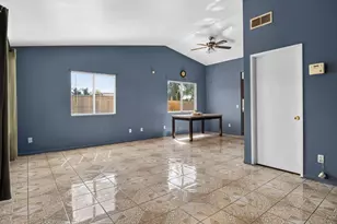 15393 Holly Dr, Fontana, CA 92335 - Photo 8