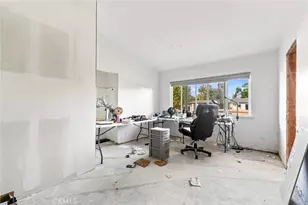 24222 Caris, Woodland Hills, CA 91367 - Photo 18
