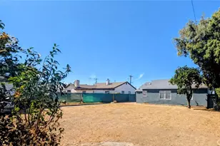 1034 W Poplar St, Compton, CA 90220 - Photo 8