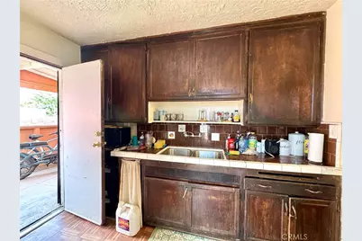 823 E 102nd, Los Angeles, CA 90002 - Photo 12