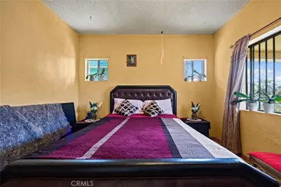 707 W 49th Street, Los Angeles, CA 90037 - Photo 12