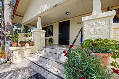 707 W 49th Street, Los Angeles, CA 90037 - Photo 2