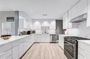 15012 Wyandotte, Los Angeles, CA 91405 - Photo 40