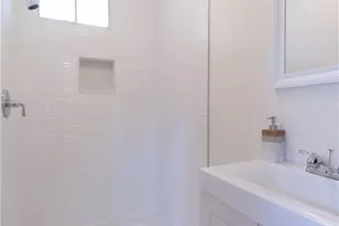232 W 40th Pl, Los Angeles, CA 90037 - Photo 4