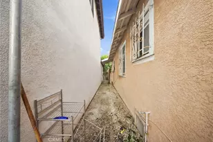 9577 Maie, Los Angeles, CA 90002 - Photo 22