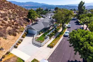 28236 Hot Springs, Canyon Country, CA 91351 - Photo 2