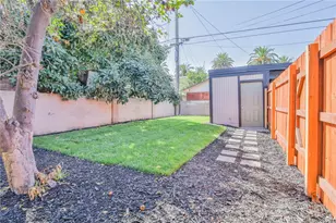 1650 W 38th Pl, Los Angeles, CA 90062 - Photo 36