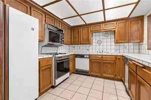 2431 Claremont, Los Angeles, CA 90027 - Photo 18