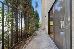 2431 Claremont, Los Angeles, CA 90027 - Photo 56