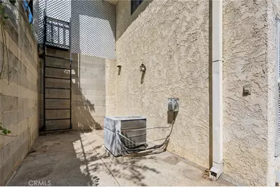 2431 Claremont, Los Angeles, CA 90027 - Photo 60