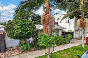 1870 W 37th Pl, Los Angeles, CA 90018 - Photo 2