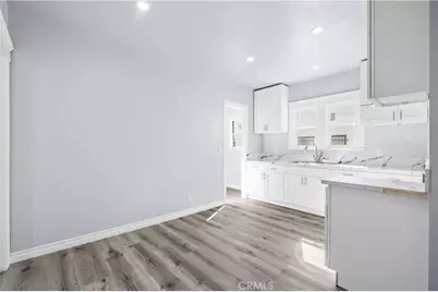 136 W 43rd Place, Los Angeles, CA 90037 - Photo 6